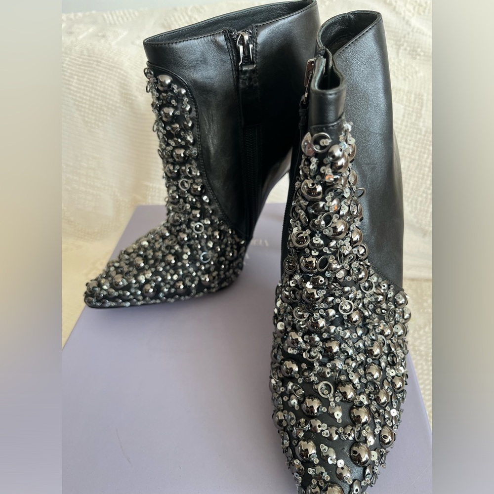 NWT VERA WANG women’s black leather heels studs STUDDED 8 M new